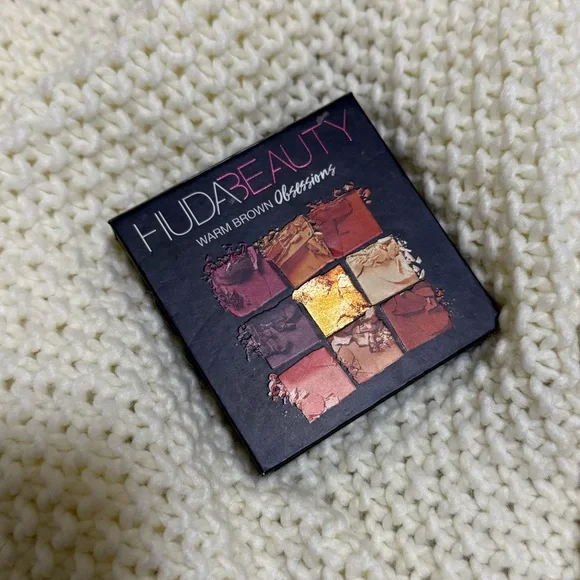 HUDA BEAUTY Warm Brown Obsessions Eyeshadow Palette - Picture 1 of 4